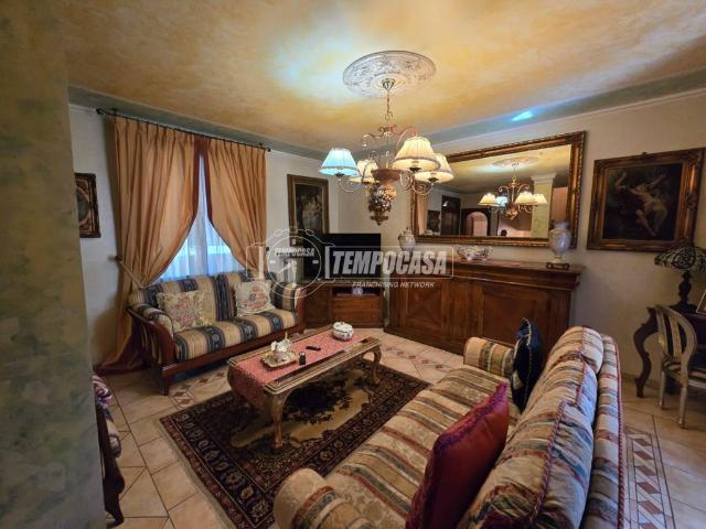 Villa Schiera in vendita a Re, Reggio Emilia