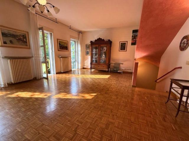 Villa Schiera in vendita a Re, Reggio Emilia