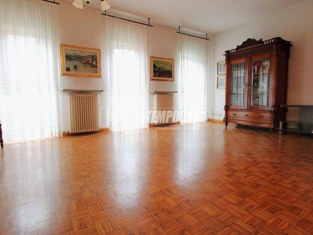 Villa Schiera in vendita a Re, Reggio Emilia