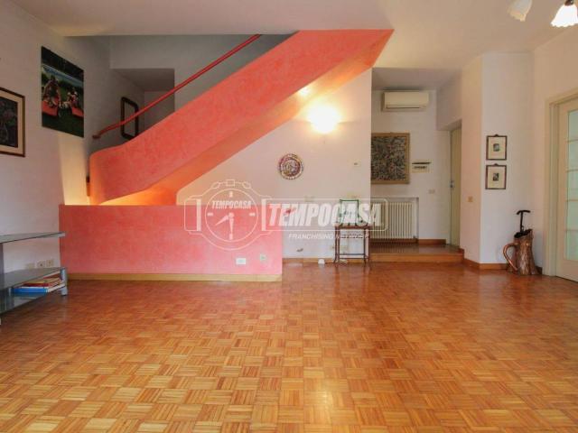 Villa Schiera in vendita a Re, Reggio Emilia