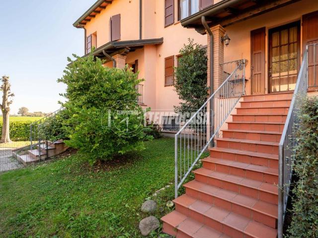 Villa Schiera in vendita a Re, Reggio Emilia