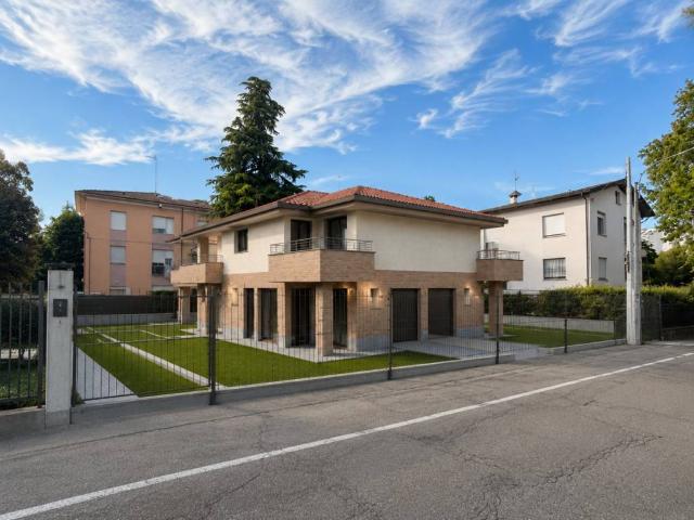 Villa Schiera in vendita a Re, Reggio Emilia