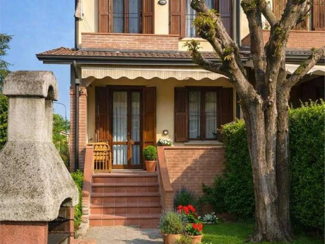 Villa Schiera in vendita a Spirito Santo-Orologio, Re