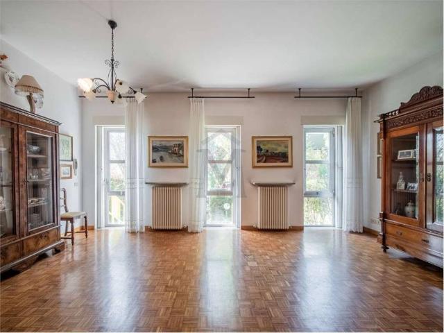 Villa Schiera in vendita a Re, Reggio Emilia