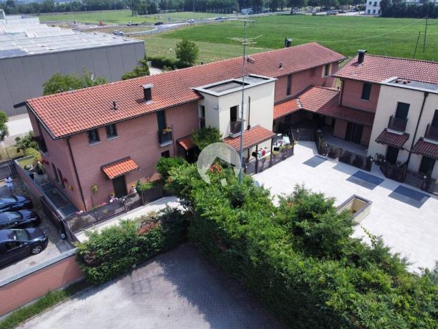 Villa Schiera in vendita a Fogliano, Re