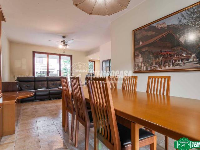 Villa Schiera in vendita a Rescaldina, Lombardia