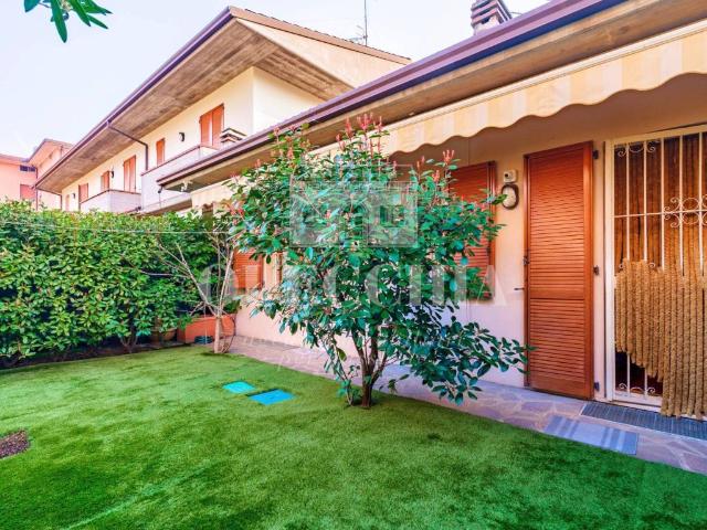 Villa Schiera in vendita a Rezzato, Lombardia