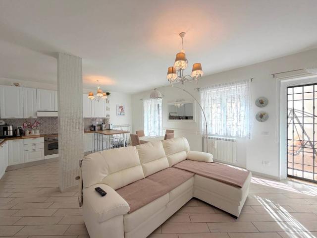 Villa Schiera in vendita a Montelarco, Rignano Flaminio