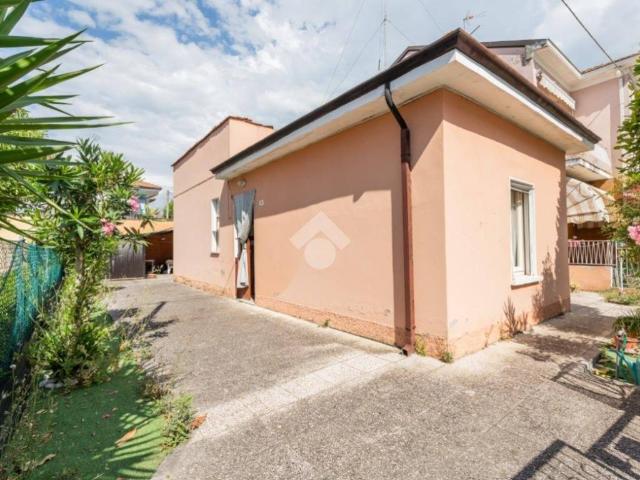 Villa Schiera in vendita a Rimini, Reggio Emilia
