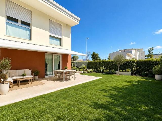Villa Schiera in vendita a Viserba, Rimini