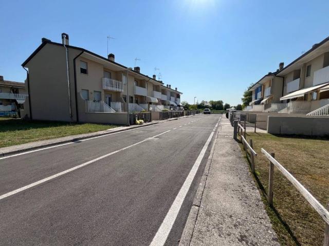 Villa Schiera in vendita a Rivignano Teor / Rivignan Teôr, Rivignano