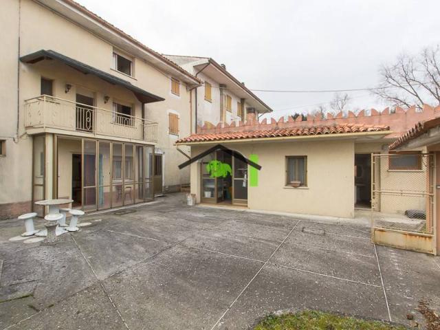 Villa Schiera in vendita a Rivignano Teor / Rivignan Teôr, Rivignano
