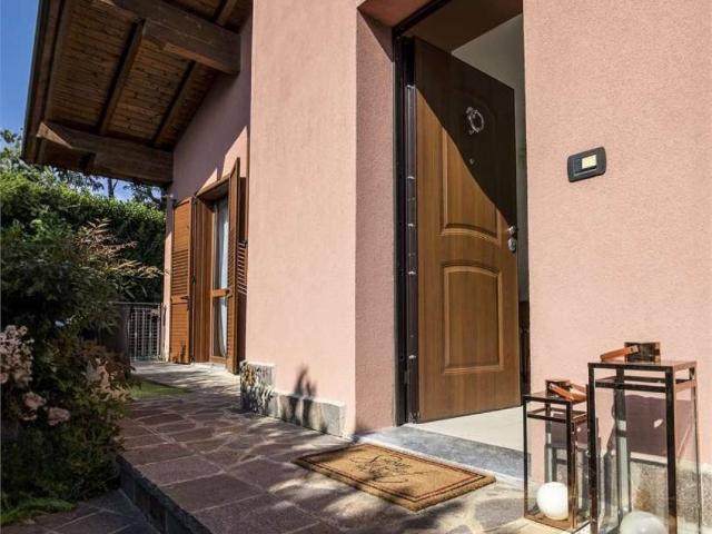 Villa Schiera in vendita a Robbiate, Lombardia