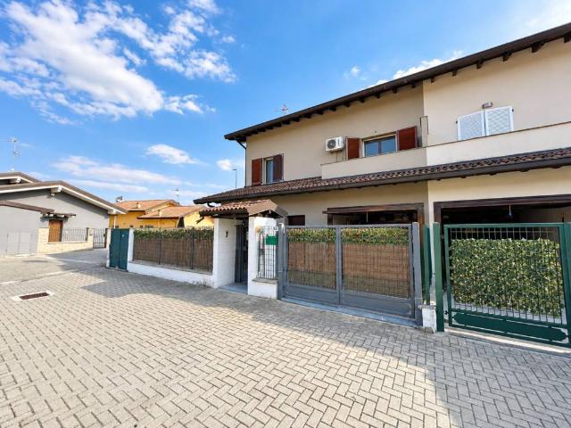 Villa Schiera in vendita a Robbio, Pavia