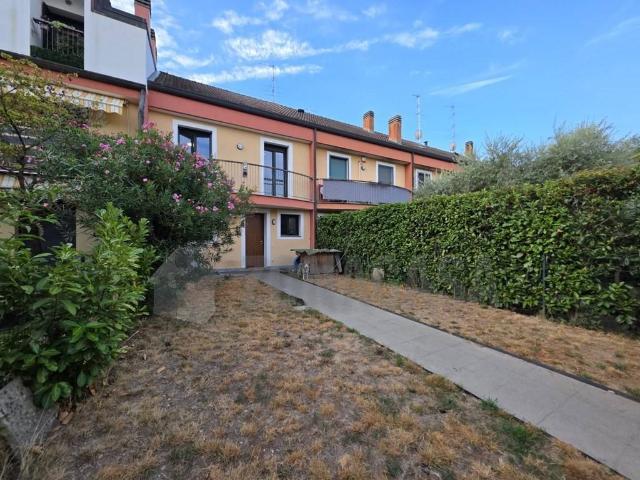 Villa Schiera in vendita a Robecchetto, Robecchetto Con Induno