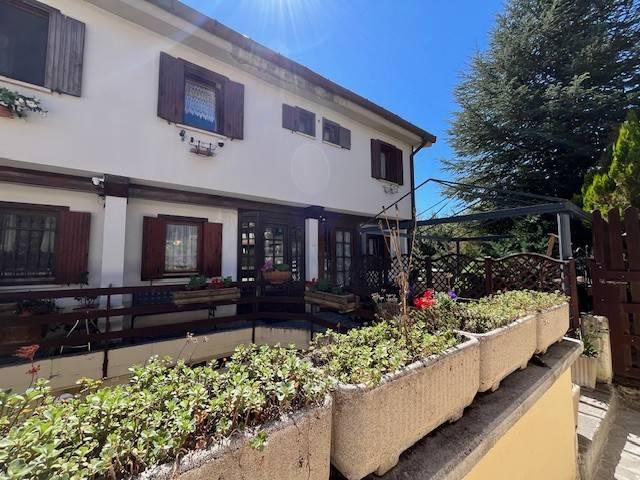 Villa Schiera in vendita a Rocca di Mezzo, L'Aquila