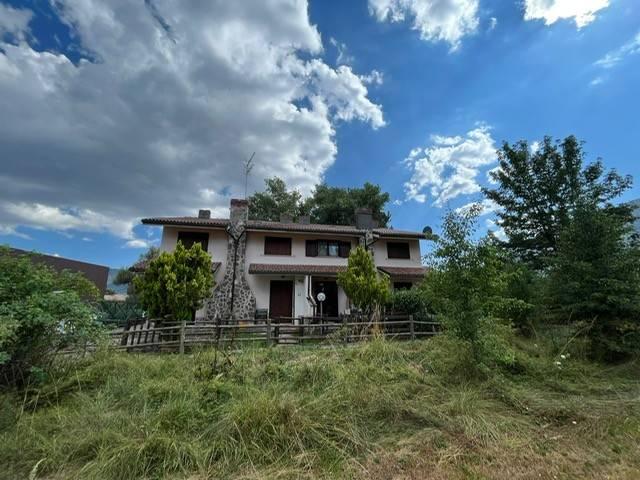 Villa Schiera in vendita a Rocca Di Mezzo, Abruzzo