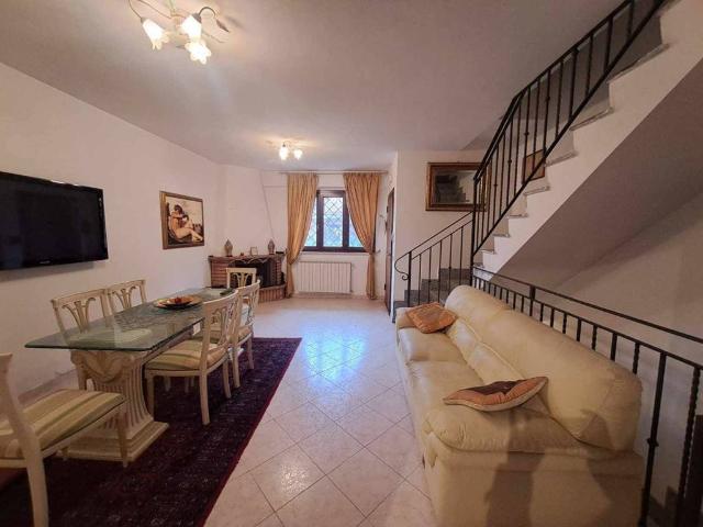 Villa Schiera in vendita a Roma Capitale, Lazio