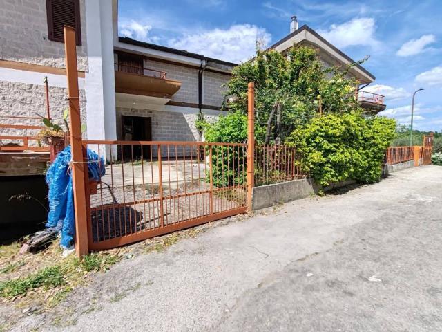 Villa Schiera in vendita a Roccabascerana, Campania