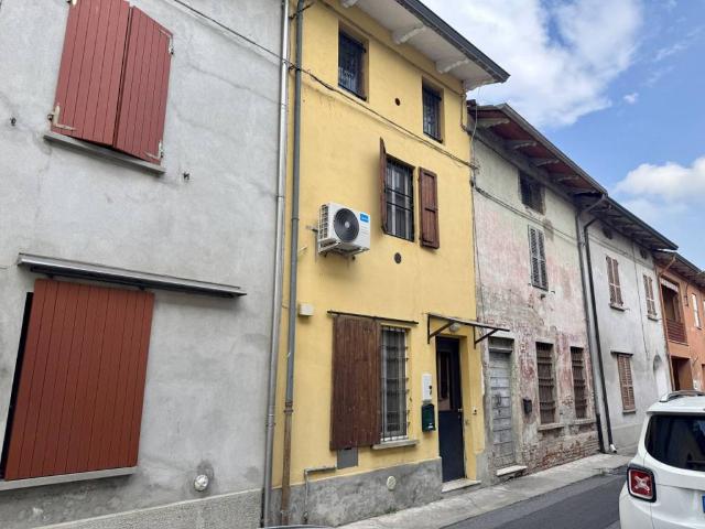 Villa Schiera in vendita a Roccabianca, Reggio Emilia