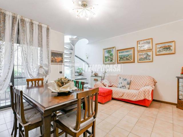 Villa Schiera in vendita a Rodano, Lombardia