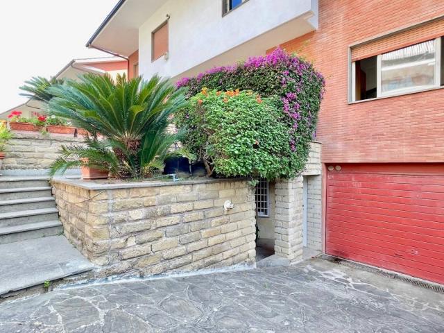 Villa Indipendente in vendita a Acilia, Roma