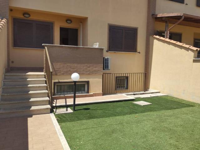 Villa Schiera in vendita a Acilia Nord, Montecompatri