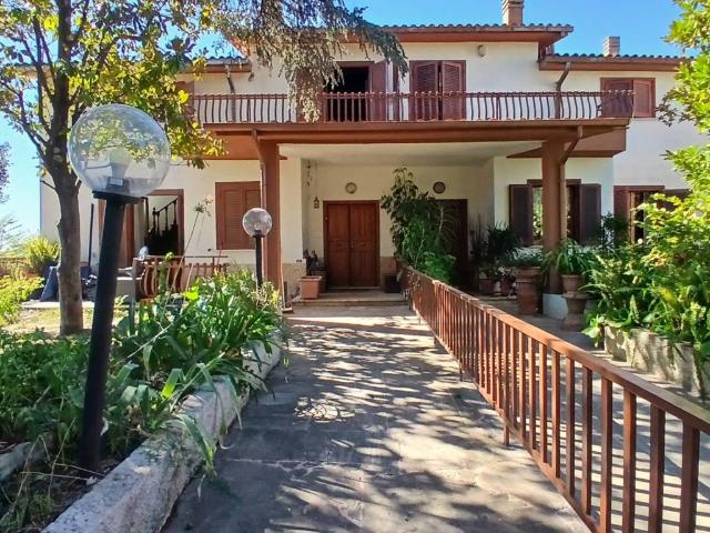 Villa Schiera in vendita a Valle Muricana, Montecompatri