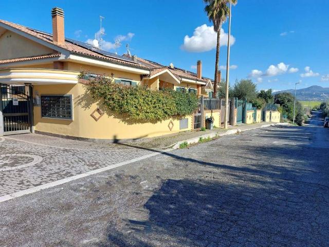 Villa Schiera in vendita a Roma Capitale, Lazio