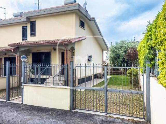 Villa Schiera in vendita a Prato Fiorito, Roma Capitale