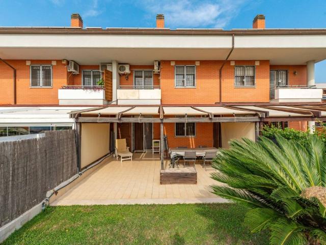 Villa Schiera in vendita a San Giorgio di Acilia, Roma Capitale