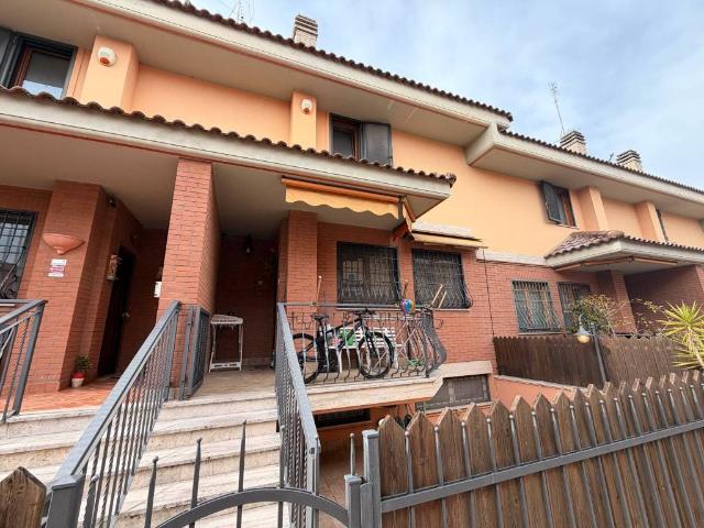 Villa Schiera in vendita a Finocchio, Roma Capitale