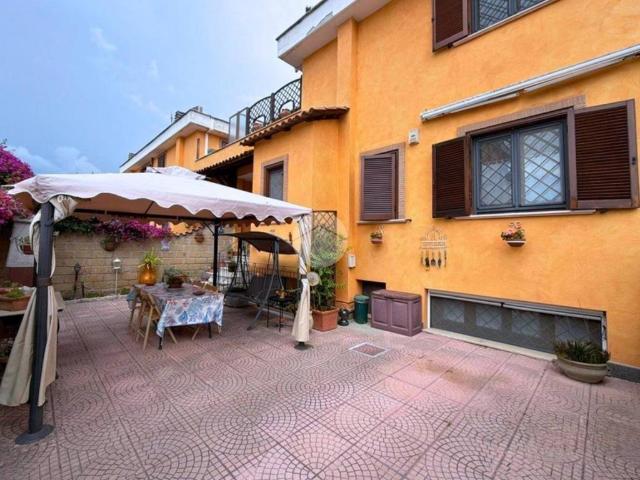 Villa Schiera in vendita a Casal Bernocchi, Roma Capitale