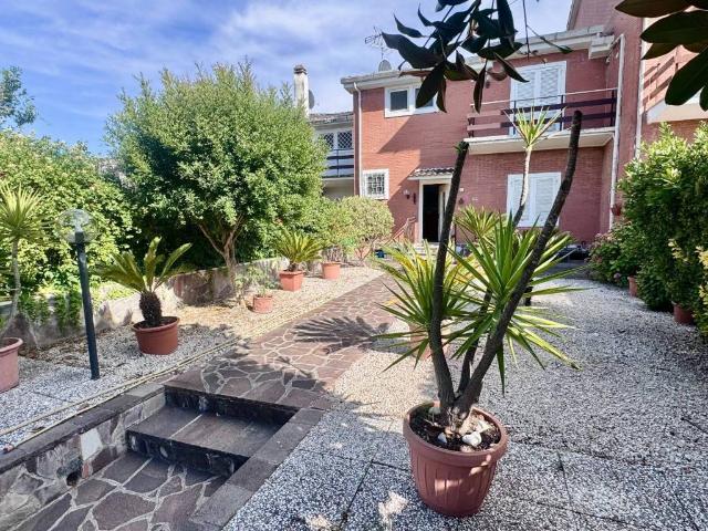 Villa Schiera in vendita a Municipio Roma X, Roma Capitale