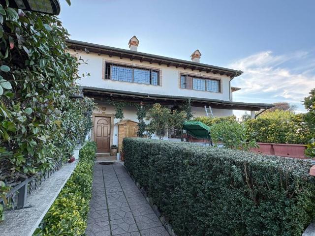 Villa Schiera in vendita a Prato Fiorito, Roma Capitale