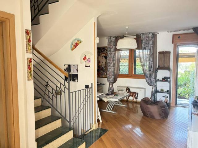 Villa Schiera in vendita a Mostacciano, Roma Capitale