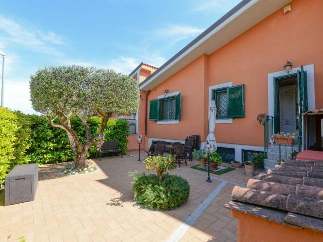 Villa Schiera in vendita a Municipio Roma VII, Roma Capitale
