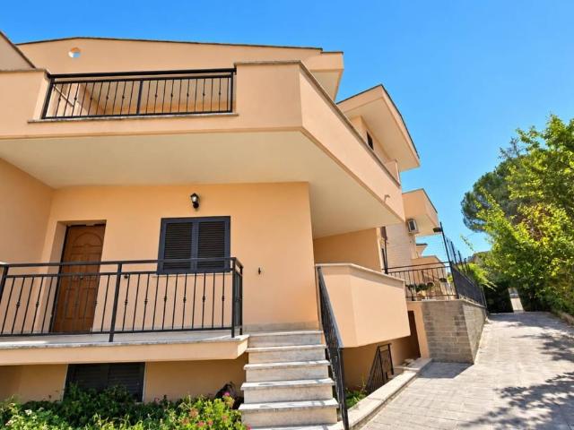 Villa Schiera in vendita a Prima Porta, Roma
