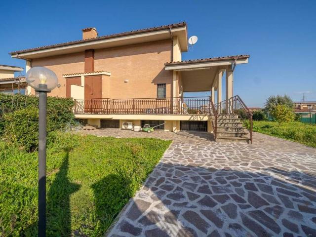 Villa Schiera in vendita a Municipio Roma VI, Roma Capitale