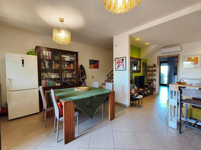 Villa Schiera in vendita a Giardini Tor di Mezzavia, Roma Capitale