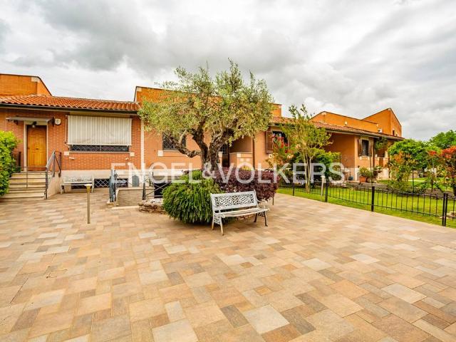 Villa Schiera in vendita a Municipio Roma IX, Roma Capitale