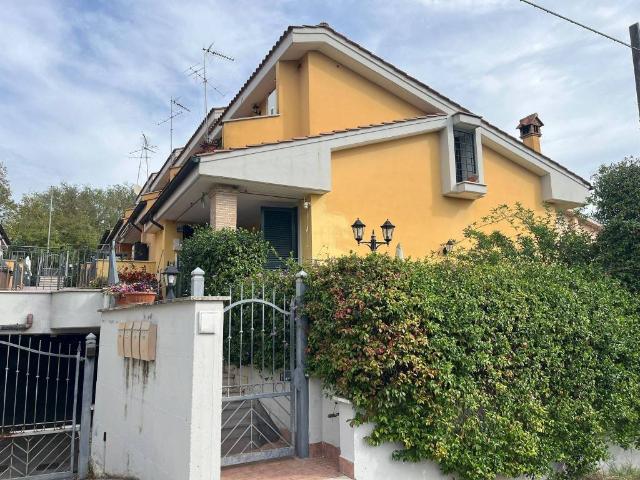 Villa Schiera in vendita a Monte Migliore, Roma Capitale