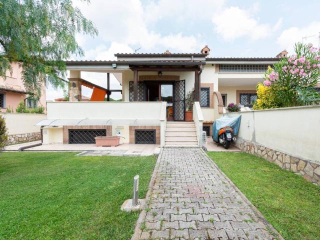 Villa Schiera in vendita a Municipio Roma X, Roma Capitale