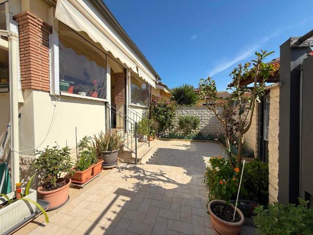 Villa Schiera in vendita a Stagni di Ostia, Roma Capitale