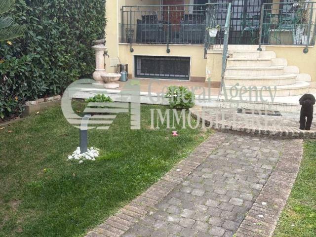 Villa Schiera in vendita a Municipio Roma IX, Roma Capitale