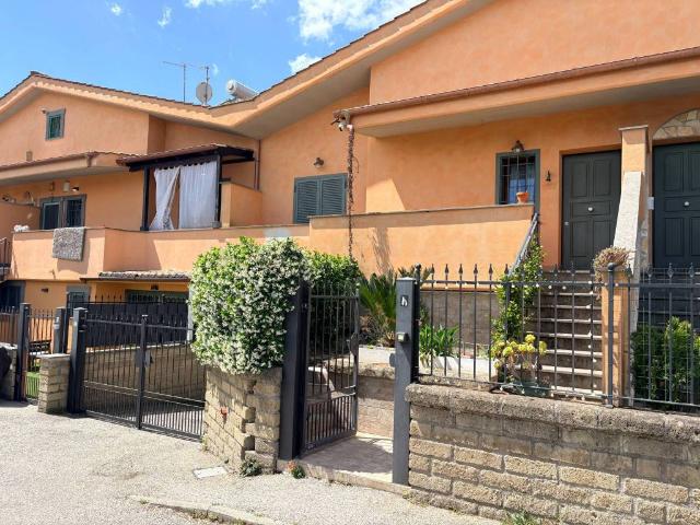 Villa Schiera in vendita a Monte dell'Ara-Valle Santa, Roma Capitale