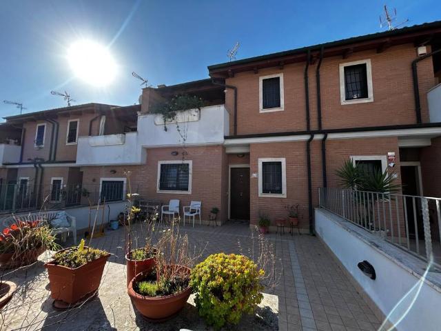 Villa Schiera in vendita a Monte Migliore, Roma Capitale