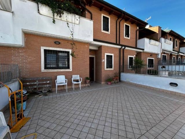 Villa Schiera in vendita a Monte Migliore, Roma Capitale