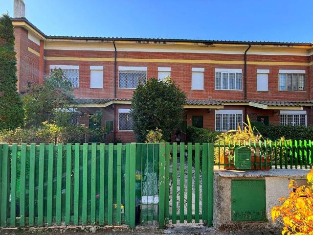 Villa Schiera in vendita a Axa, Roma Capitale