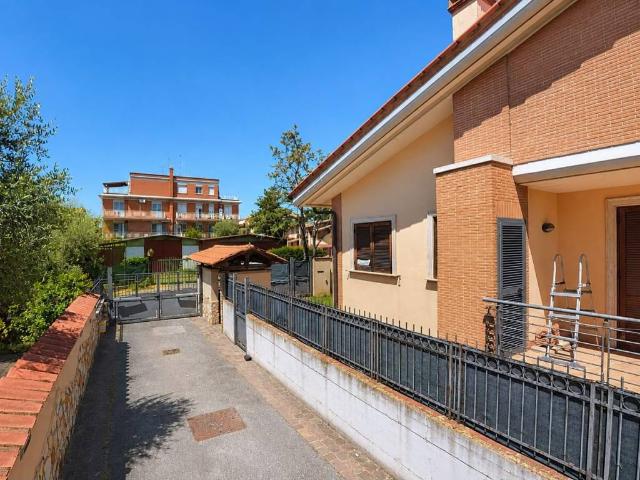 Villa Schiera in vendita a Villaggio Falcone, Roma
